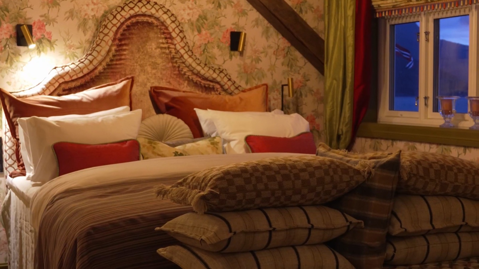 The suite at Kviknes Hotel, Norway, in lamplight